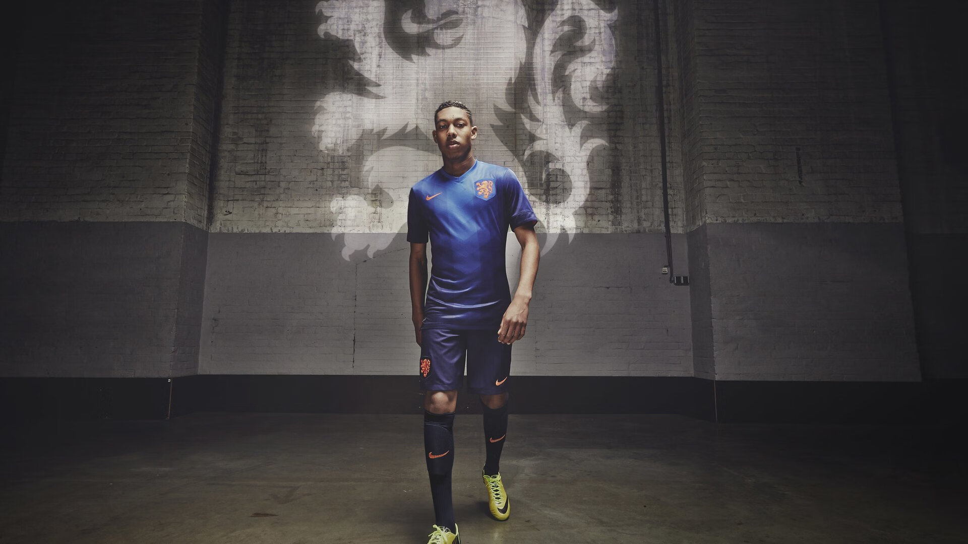 中国足球国家队与海外俱乐部建立合作关系,中国在外国足球俱乐部