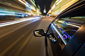 kaiyun开云·官方网站-“泥泞狂飙：雨后赛道的疯狂追逐”，泥泞后面跟什么词