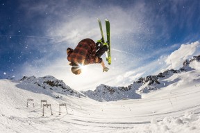 开云体育登入-世界杯巅峰对决：天赋、战术与激情完美融合，2020世界冠军杯巅峰对决